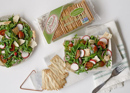 Green Panzanella Salad with La Panzanella Croccantini crackers